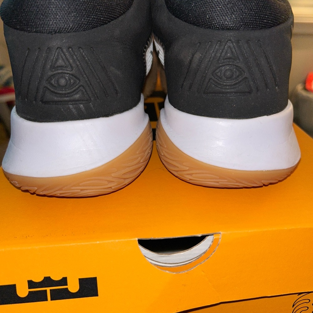 Kyrie Flytrap 4 'Black Cool Grey - image 3